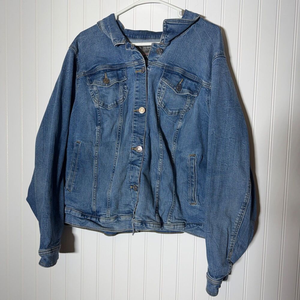 Torrid Blue Denim Button Down Trucker Jean Jacket Women's Size‎ 4
